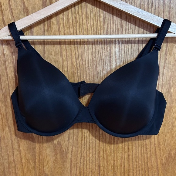 Victoria's Secret Other - Victoria’s Secret t shirt lightly lined Elegant Black Women's Bra sz‎ 38D